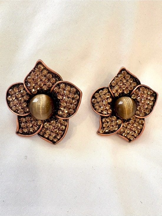 Jewelry - Vintage Bronze Flower Clip Earrings Cat’s Eye Champagne Rhinestones EUC